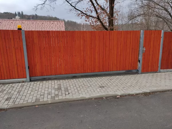 vrata s dřevěnou výplní